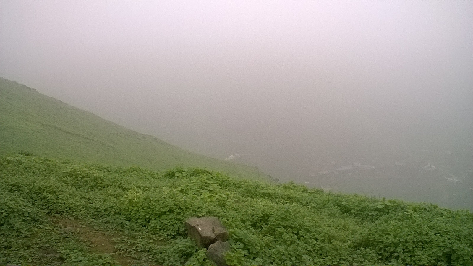 Foto de lomas y neblina